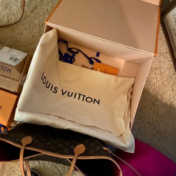 Louis Vuitton large purse - Picture 3 of 5
